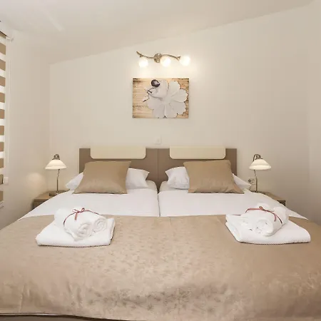 Apartment Rusula Kastel Novi