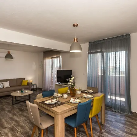 Rusula * Kaštel Novi
