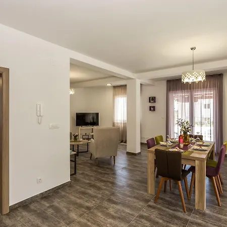 شقة Rusula Rudine (Kastela)