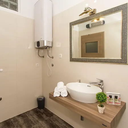 Rusula Apartmán Kaštel Novi