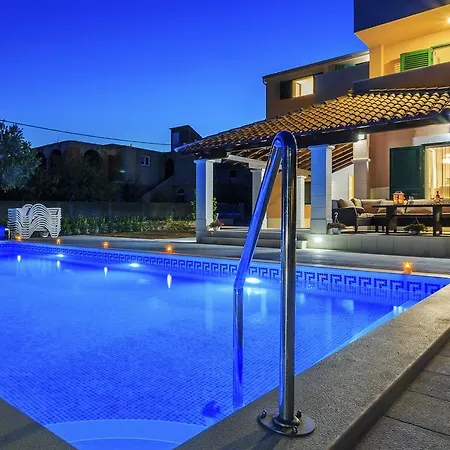 Apartment Rusula Rudine (Kastela)