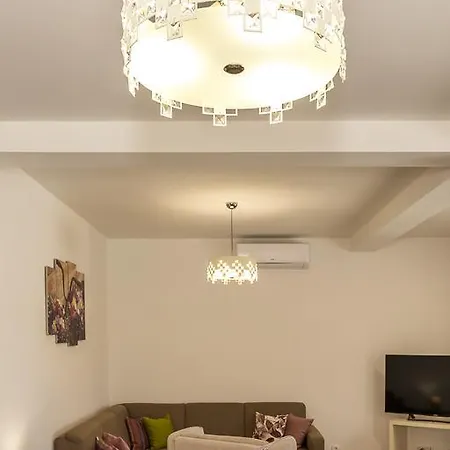 Rusula Apartment *