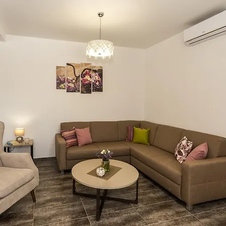 Rusula Kaštel Novi