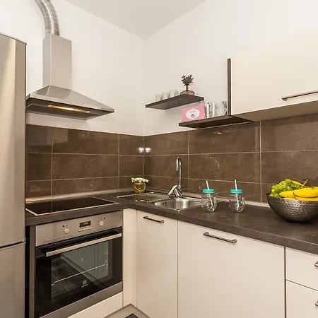 Rusula * Kaštel Novi