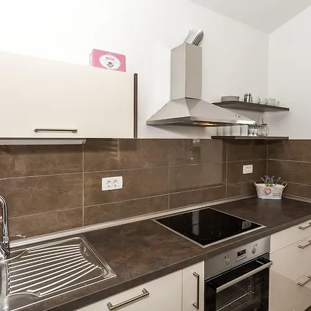 Rusula Apartment *